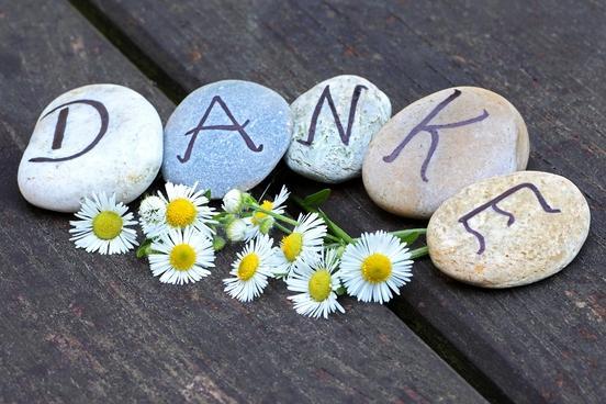 Steine mit "Danke"-Schriftzug