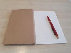 Notizbuch und Kugelschreiber