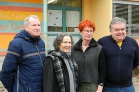 Gruppe von ehrenamtlichen Schulmediatoren