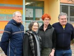 Gruppe von ehrenamtlichen Schulmediatoren